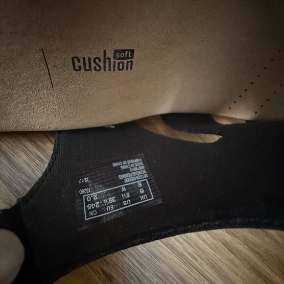 Clarks Collection Women's Annadel Bari Wedge Sandals 8.5W NWOT black suede - Picture 9 of 15